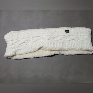 Ugg Australia White Infinity Scarf